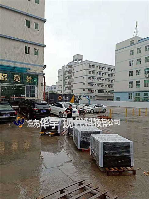 我司為深圳某公司提供高端戶(hù)外投影機(jī)恒溫恒濕控制柜(圖1)